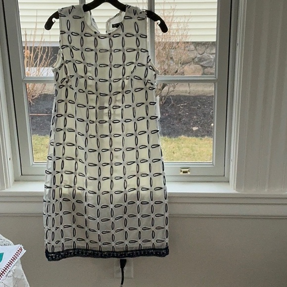 SLNY Dresses & Skirts - Elegant Navy and White Patterned Dress